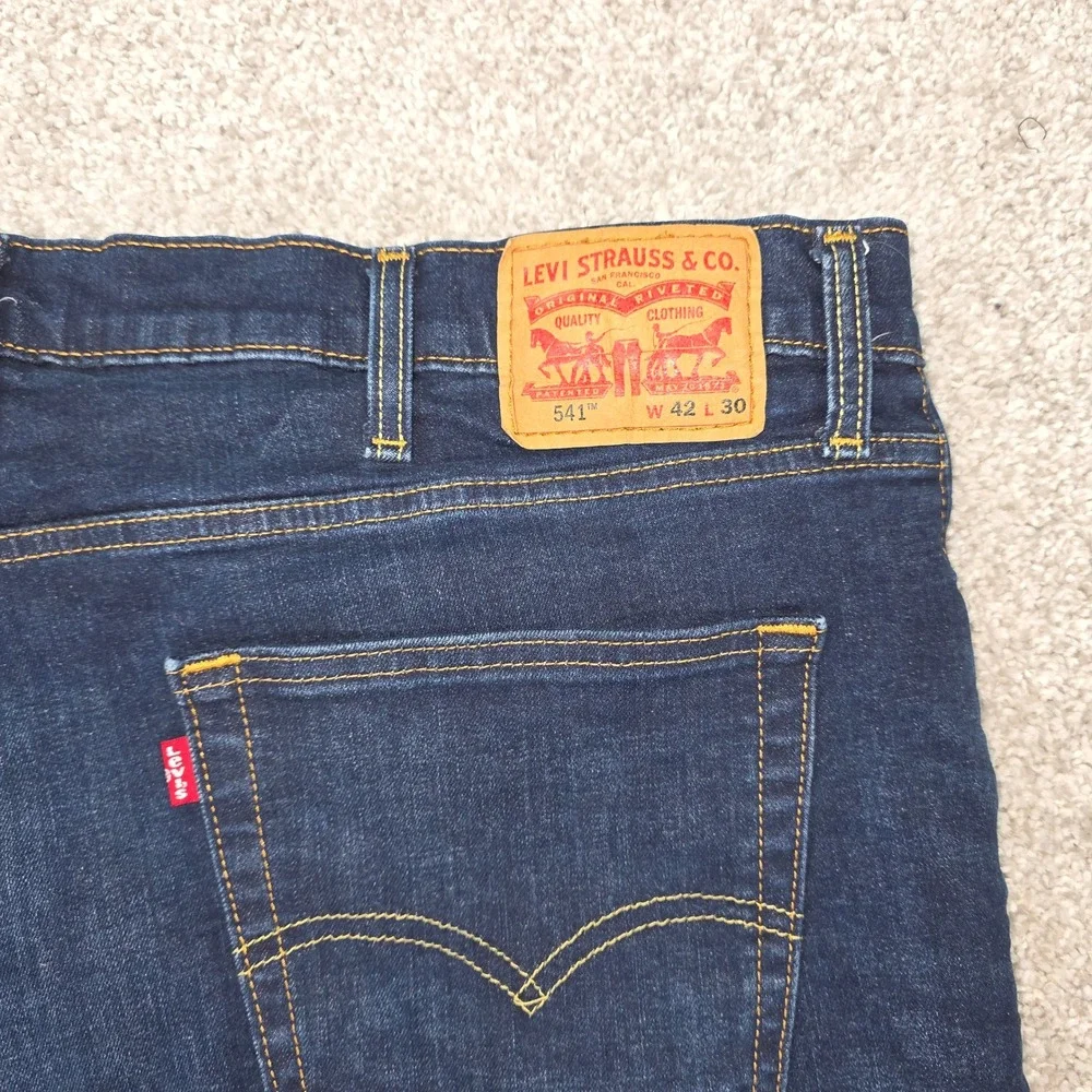 Levis 541 Athletic Taper Jeans Mens 42x30 Dark Wash Blue Denim 18181-0014